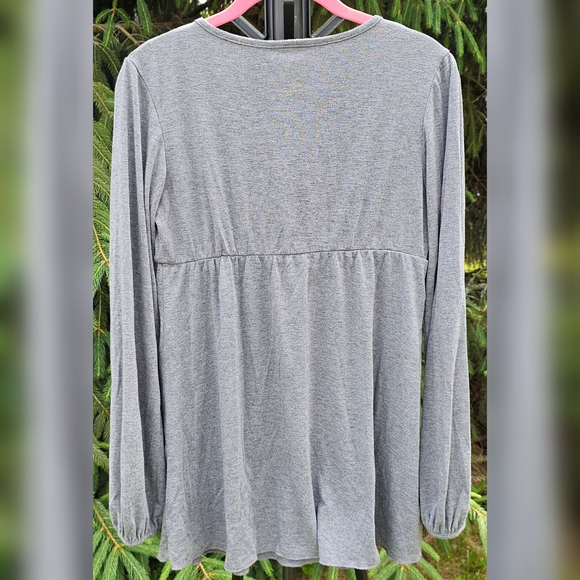 Gray Tie Front Relaxed Maternity Top - Picture 2 of 3
